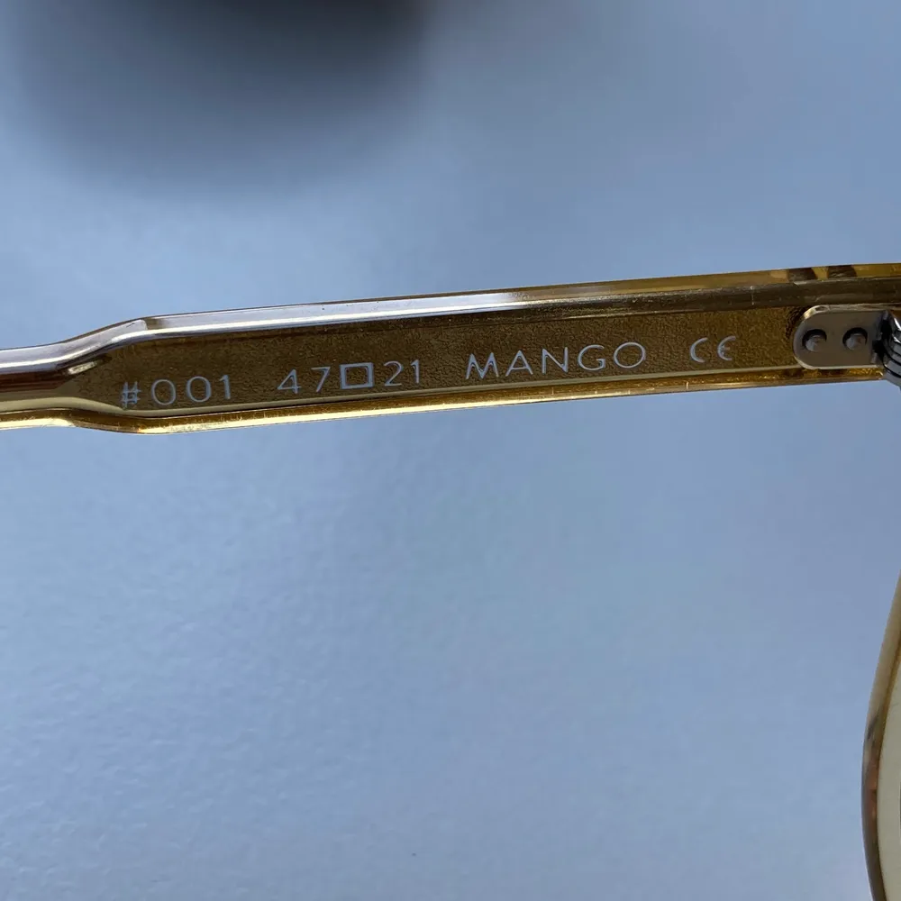 Chimi solglasögon i modellen #001 Mango. Fint skick! Fodral, tillhörande påse och putsduk ingår i priset. Frakt ingår ej. . Accessoarer.