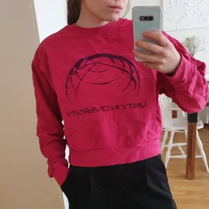 Rosa sweater från Weekday  - Tröja från Weekday i XS från några år sedan, använd ett fåtal gånger. Lite oversized, jag är vanligtvis S. 🌸Frakt ingår i priset!!🌸