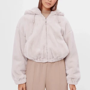 Jacka fr Bershka  - Fleecejacka från Bershka, strl s. Frakt ingår ej i priset, kan även mötas upp. 