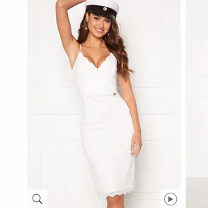 Studentklänning - Säljer min studentklänning som jag inte fick chansen att använda, så den är i helt nyskick. Sitter mycket bra för dig som är liten till storleken.