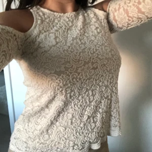 Spetströja - Fina armdetaljer samt foder