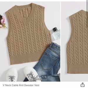 Brun Shein väst  - Supersöt Shein väst i storlek L, dock så passar den som M. Säljer på grund av att den inte kom till användning. Färger är mer brun i verkligheten en den som visas på bilden 