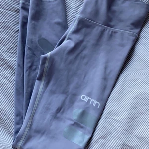 Nya AIM’N träningstights - Nästan oanvända träningstights. Köpta för 600kr.  Strl Xs men sitter mer som S. Färger är mer rättvis på bild nr 2! Köpare står för frakten⚡️⚡️