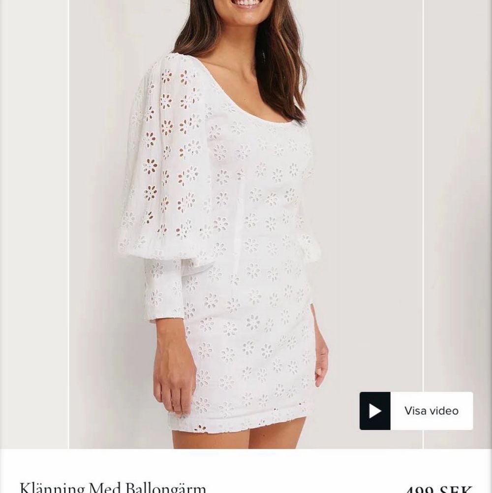 Säljer denna jättefina klänning för endast 300kr (pris ink.frakt!)🤩 i stolek 40. Slutsåld på NAKD, och även originalpris 500kr. Perfekt som studentklänning! Aldrig heller använts då den var tänkt till student men annan hittades senare. . Klänningar.