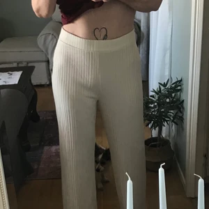 Ribbade vida byxor  - Tunna snygga!! Helt nya! Medium