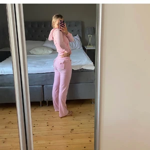 Juicy Couture Set - Juicy Couture Set i Storlek XS. Köpt av @Stasia på plick men jag hade redan ett set I samma nyans💖😊