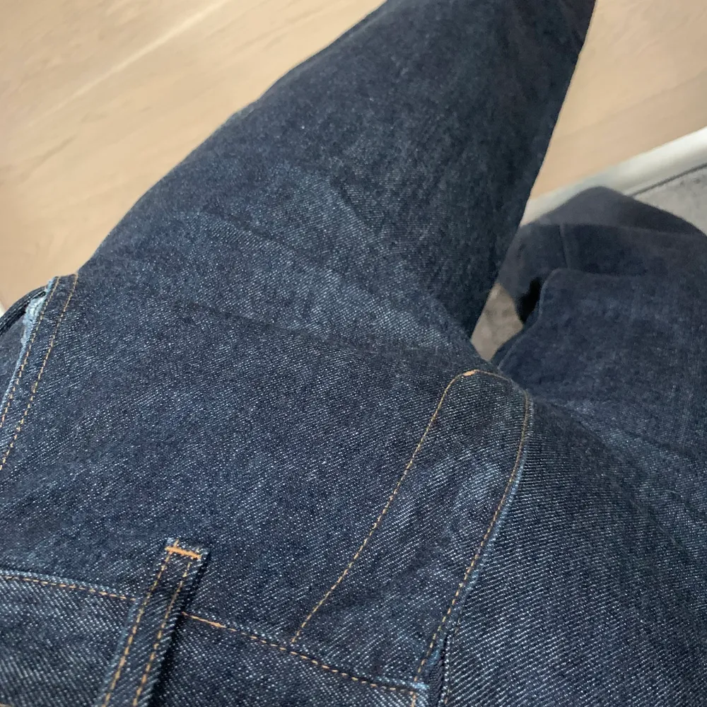 Mörkblåa raka jeans💙. Jeans & Byxor.