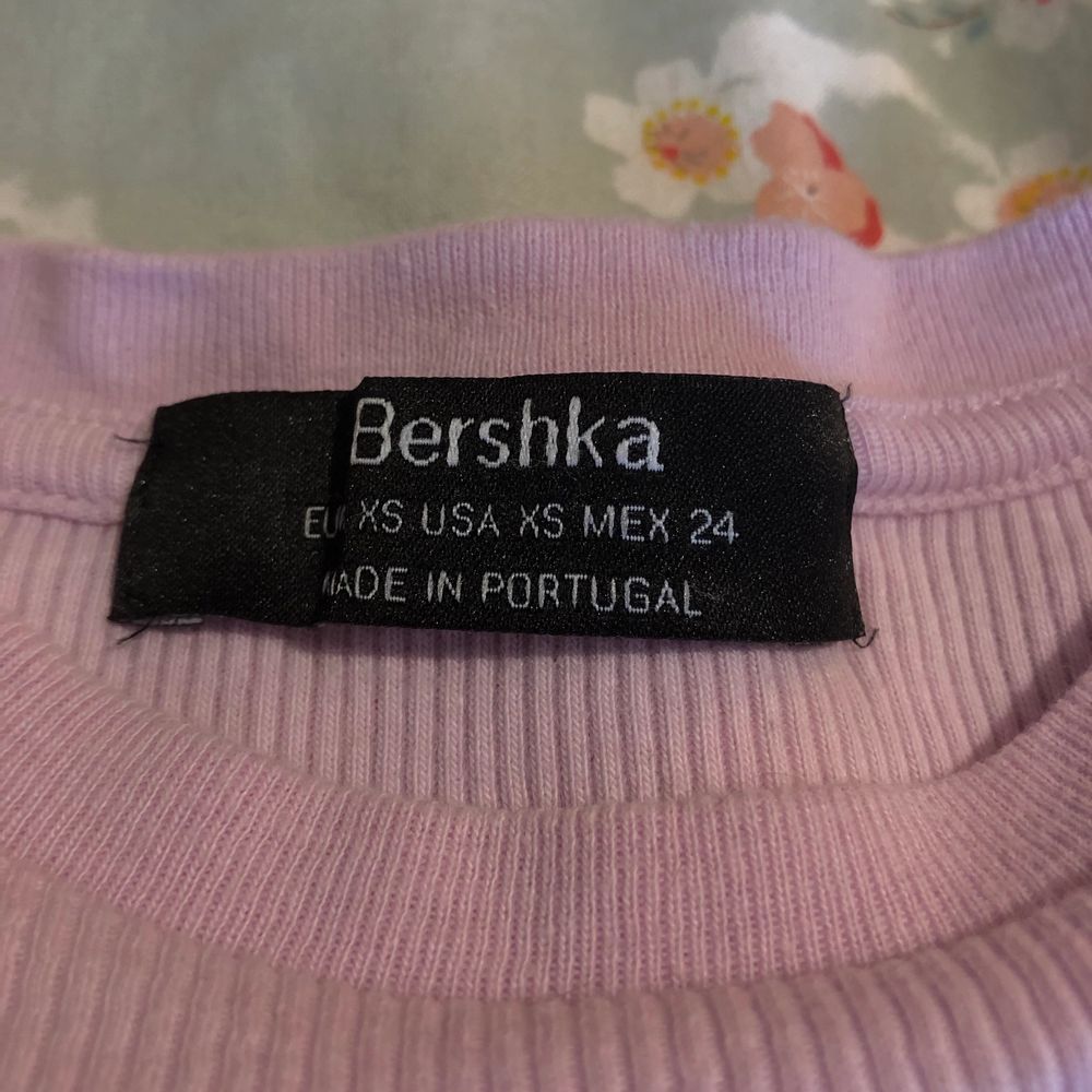 Super fin ribbed tröja från Bershka 🤩 jag köpte den för några år sedan, har dock inte använt den så mycket och den är i mycket god skick :). Skjortor.