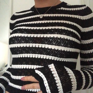 Randig tröja - Slutsåld zara tröja. Superbra skick. Köparen står för frakten som tillkommer💕