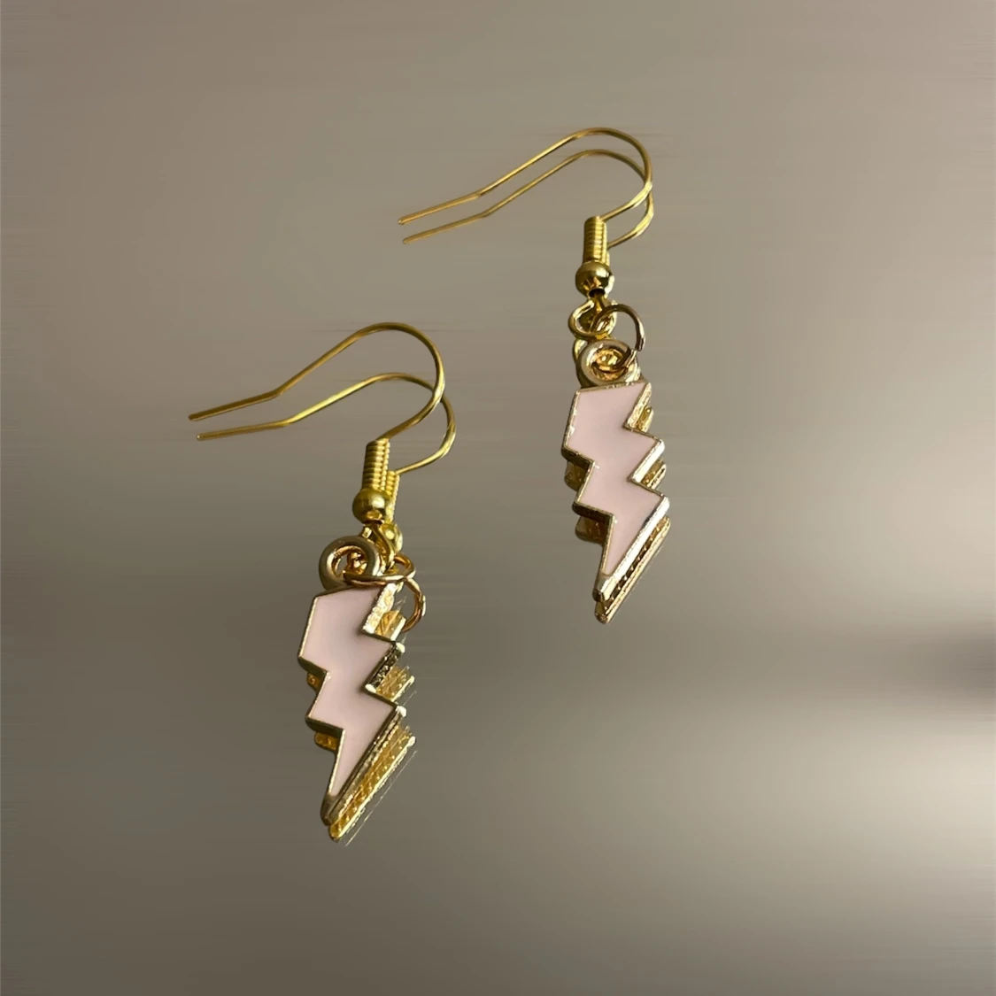 Örhängen med rosa blixtar ⚡️💗