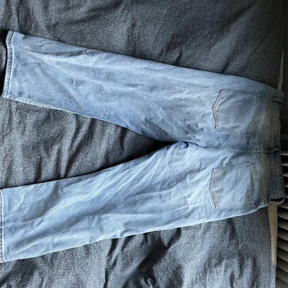 Väldigt baggy jeans från shein. Använda max 5 gånger. Kan fraktas!. Jeans & Byxor.