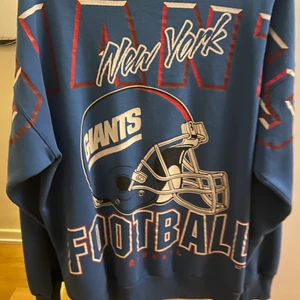 vintage sweatshirt - jättesnygg vintage sweatshirt som är köpt på Beyond retro, passar xs-l och sitter jättefint på  köptes dyrt och är i bra skick!