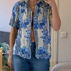 Skjorta - Secondhand 50kr storlek okänd!