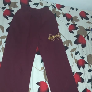 Mjukisar  - Köpte dem för 2 veckor sen och är oanvända. Den blev för liten för mig.