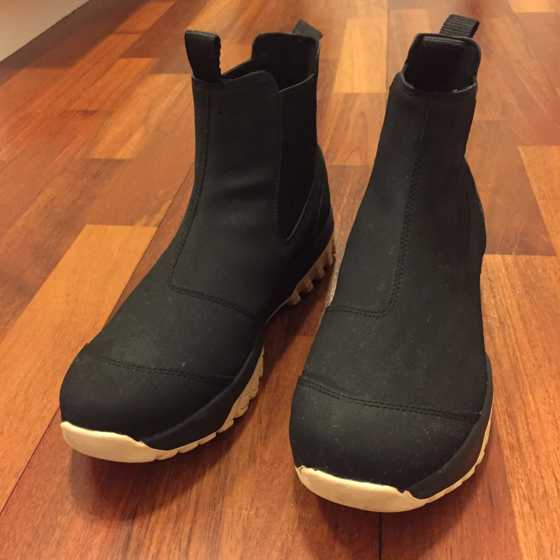 Woden track boots