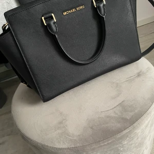 Michael kors väska äkta selma - Nästan oanvänd michael kors selma väska dustbag och kvitto finns