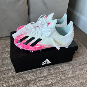 Oanvända adidas X fotbolsskor  - Oanvända fotbolsskor från adidas i modellen X som tyvärr inte tillverkas längre 
