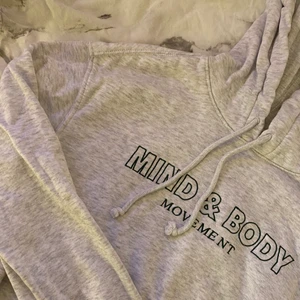 Oanvänd hoodie  - Super fin grå hoodie från H&m. Helt oanvänd! Nypris var 199❣️