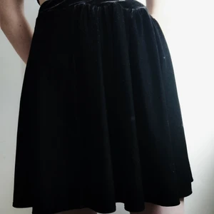 Sammetskjol - Svart sammetskjol från American Apparel