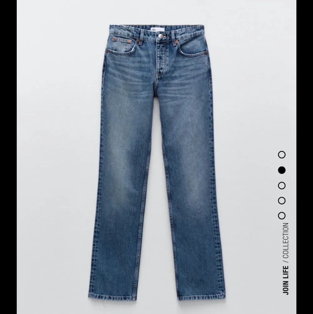 Lågmidjade/midwaist jeans från Zara i storlek 40. Helt nya. Jeans & Byxor.