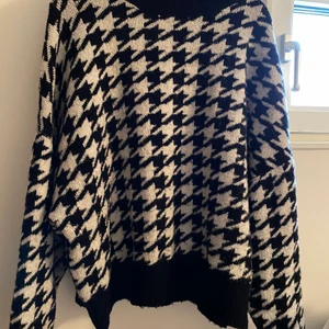 Stickad tröja stl XL - Stickad tröja från hm. Använd 2-4 gånger. Storleken är XL✨