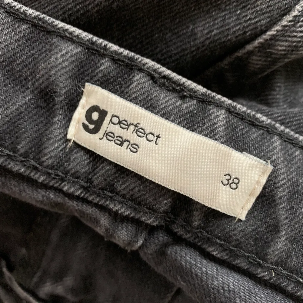 superfina jeans som inte kommer till användning. Använda max 3 gånger!. Jeans & Byxor.