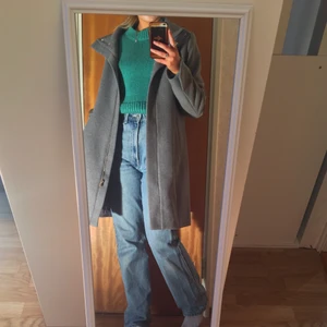 Kappa - Grå kappa från Holly & Whyte från Lindex✨