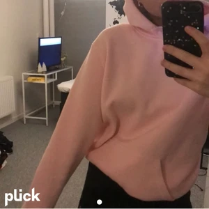 Hoodie - Skön hoodie från H&M herravdelning. Storlek Xs men passar även S och M skulle jag vilja säga