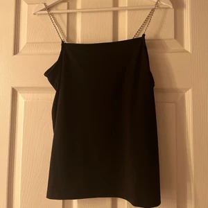 Toppar  - Säljer nu mina oanvända toppar eftersom dom inte kommer till någon användning, 50kr/st eller alla för 130kr+frakt 