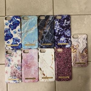 Ideal of Sweden skal  - För Iphone 6/6s/7/8. Den på sidan är lite trasig i ena hörnet och kostar 40kr. Annars 80kr/st. 2 st för 100kr