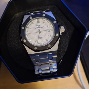 Paterson klocka  - Paterson klocka stainless Steel, Water resistant 30m, lite tung men är en väldigt fin klocka som passar till alla tillfällen, säljer klockan för 800kr men original priset är 2000kr 