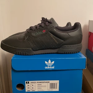 Adidas Yeezy Powerphase - Nästan helt nya, använda 1 gång