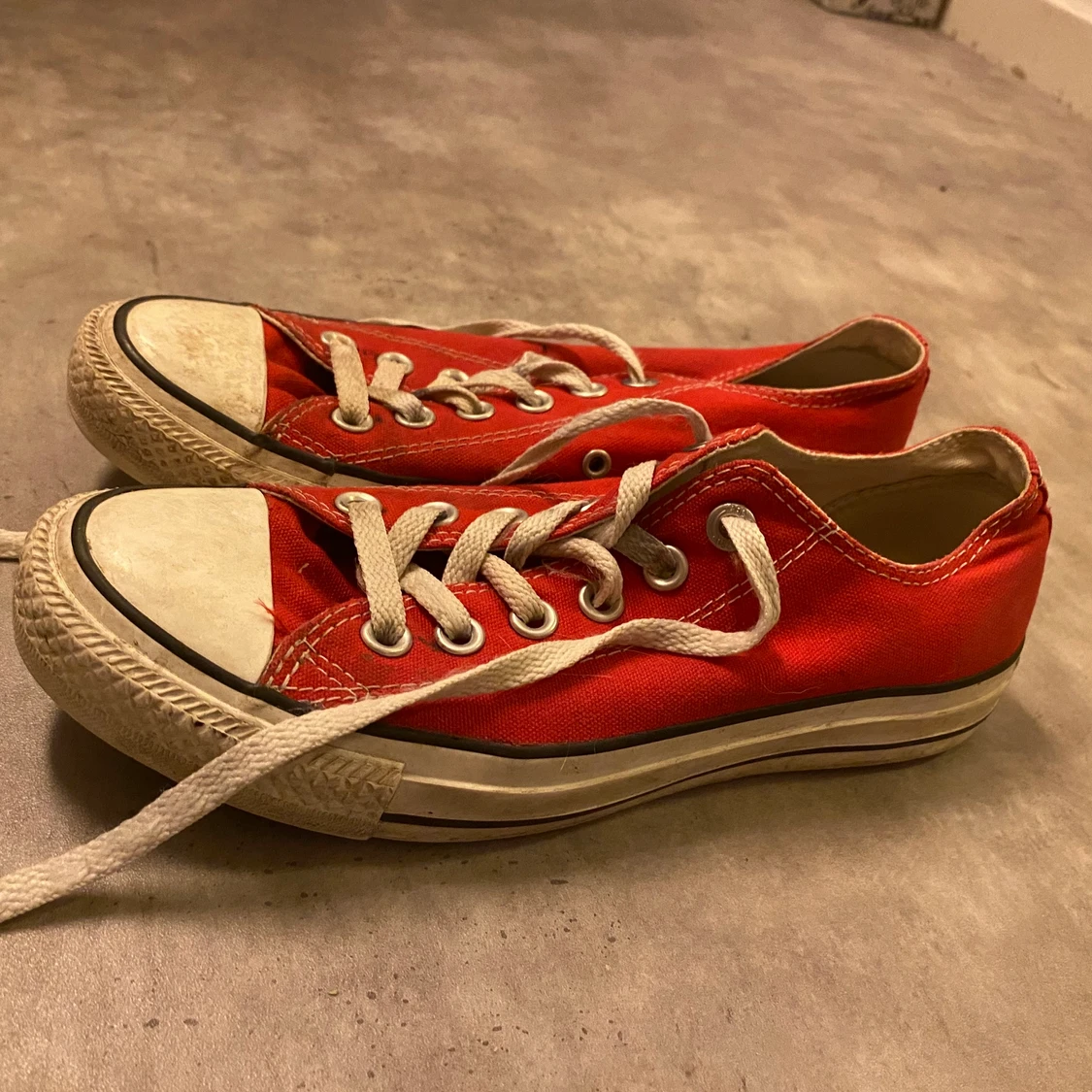 Låga röda converse - 90