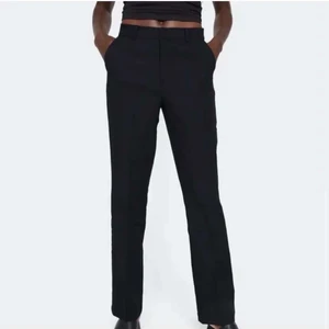 Kostymbyxor  - Säljer dessa Wilma kostymbyxor för 300kr. Storlek S. Använt 2 gånger, hör av er om ni är intresserade!💕