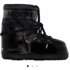 Moonboots - Säljer dessa moonboots i fint skick inköpta detta år. Dem är som nya har ba använt dem 1 gång och de blev för stora för mej.