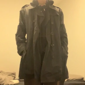 Vintage Burberry Kappa - En vintage kappa, vilket såklart gör att den ser lite gammal ut! Det står L på jackan men skulle säga mellan M-S då den har krympt lite. Matchar väldigt mycket till layering vid kalla väder!