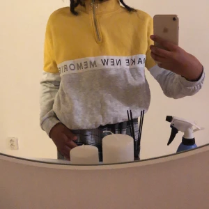 H&M - Detta plagg är från H&M har andvänt några gånger helt ny tvättad och ren dragskedjan funkar bra.