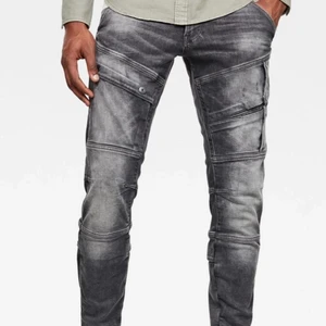 G-Star AirBlaze 3D Slim Fit Jeans 32x32 - Fräscha jeans med snygga detaljer från G-Star i strlk 32x32. Nypris 1399kr                                             Gratis Frakt 