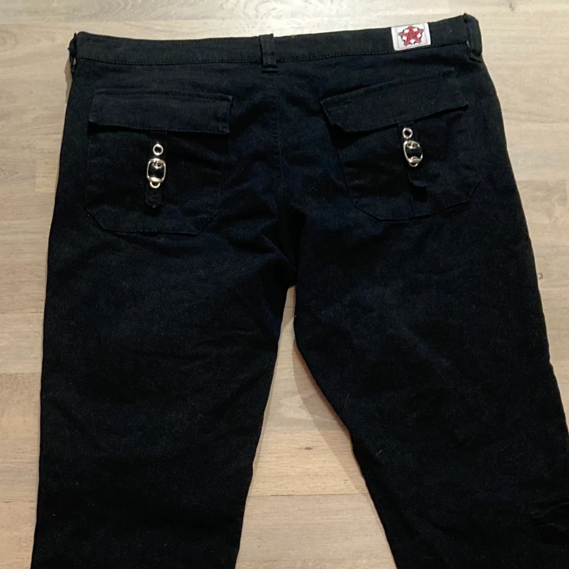  svarta lågmidjade byxor - 90