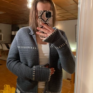 Tröja - Säljer denna superfina tröja från odd Molly där nypris var 1500kr.Tröjan är i väldigt bra skick och är i storlek 3, den passar en som brukar bära M-L💖💗💓