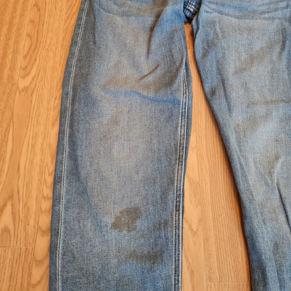 Jeans från Dobber i storlek 27. Dock en fläck på benet.. Jeans & Byxor.