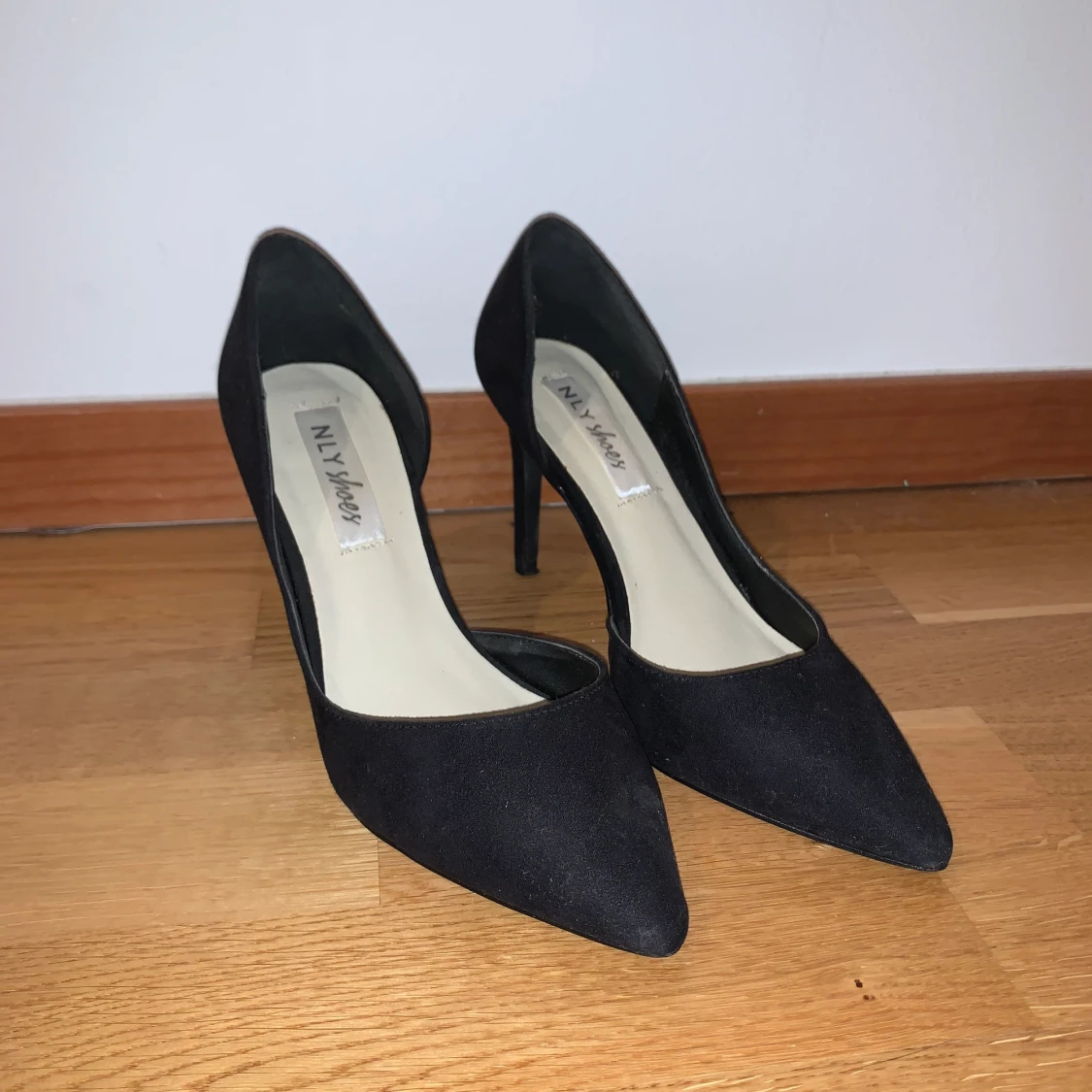 Oanvända klackskor  - 91