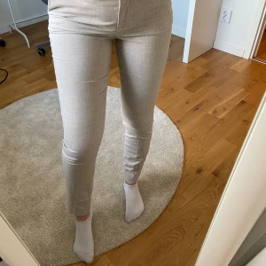 Kostymbyxor, H&M  - Säljer pga för små, annars superfina och sköna. Köparen står för frakten💗