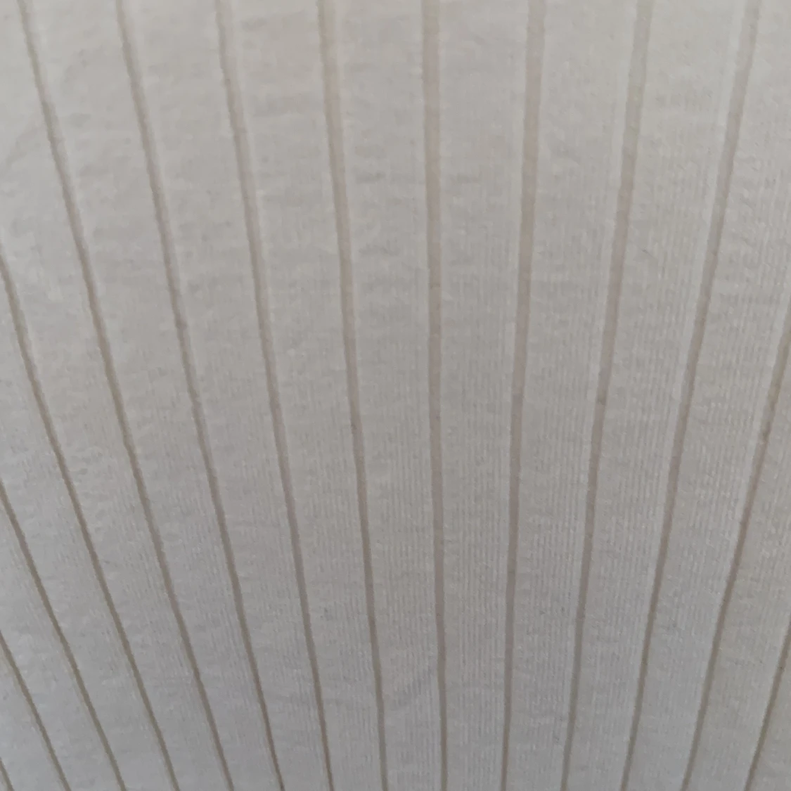 Tajt gräddvit tröja med ribatmönster - 90