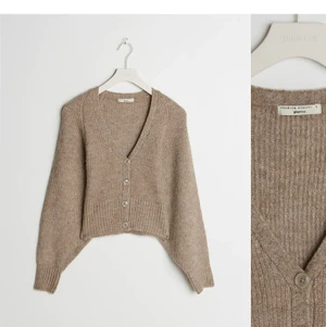 Beige kofta - Storlek xs, använd en gång! Bud vid fler intresserade, frakt kostar 66kr(spårbart)