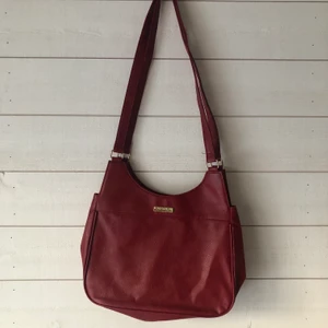 Väska - Väska Färg: röd Fler bilder? Kontakta oss!