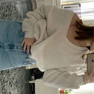 Hunke Möller strl M - En jätte mysig hunke Möller tröja i strl M, använder den dock aldrig så den hänger bara i min garderob, köparen står för frakten, utgå inte från det som står på frakten, det diskuteras beroende på budet jag får in. Nypris 300kr