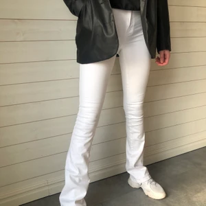 Bootcut jeans - Bootcut jeans Färg: vita Fler bilder? Kontakta oss!