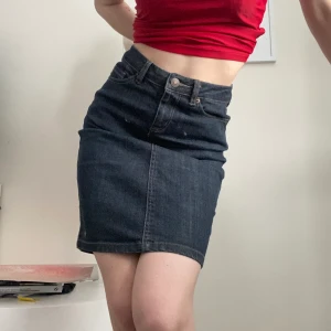 DENIM SKIRT - 💖 Jeanskjol från Lindex med delvis stretch och supersmickrande passform 💖