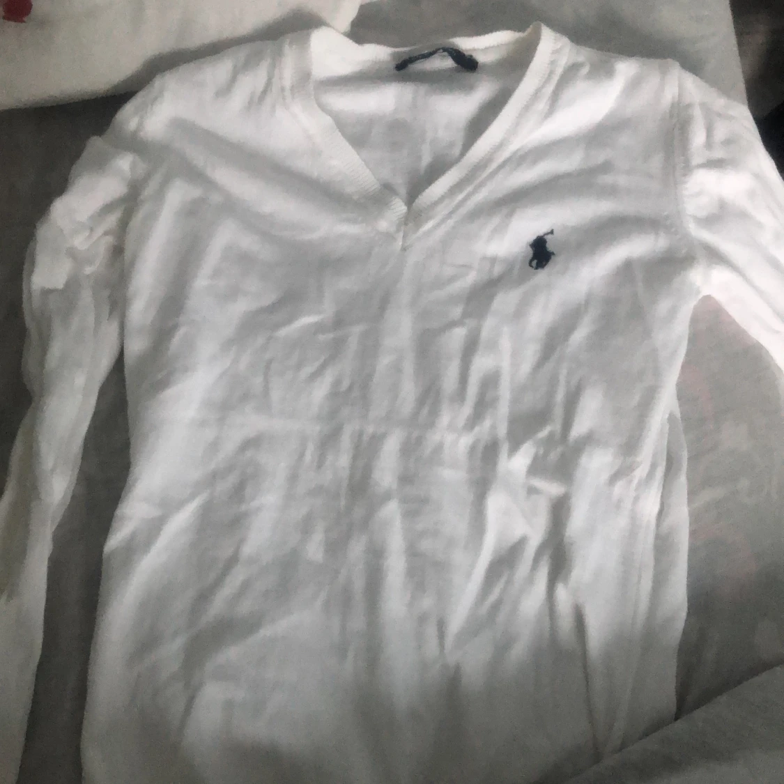 En vit långärmad Ralph Lauren tröja i storlek ”S”  - 90